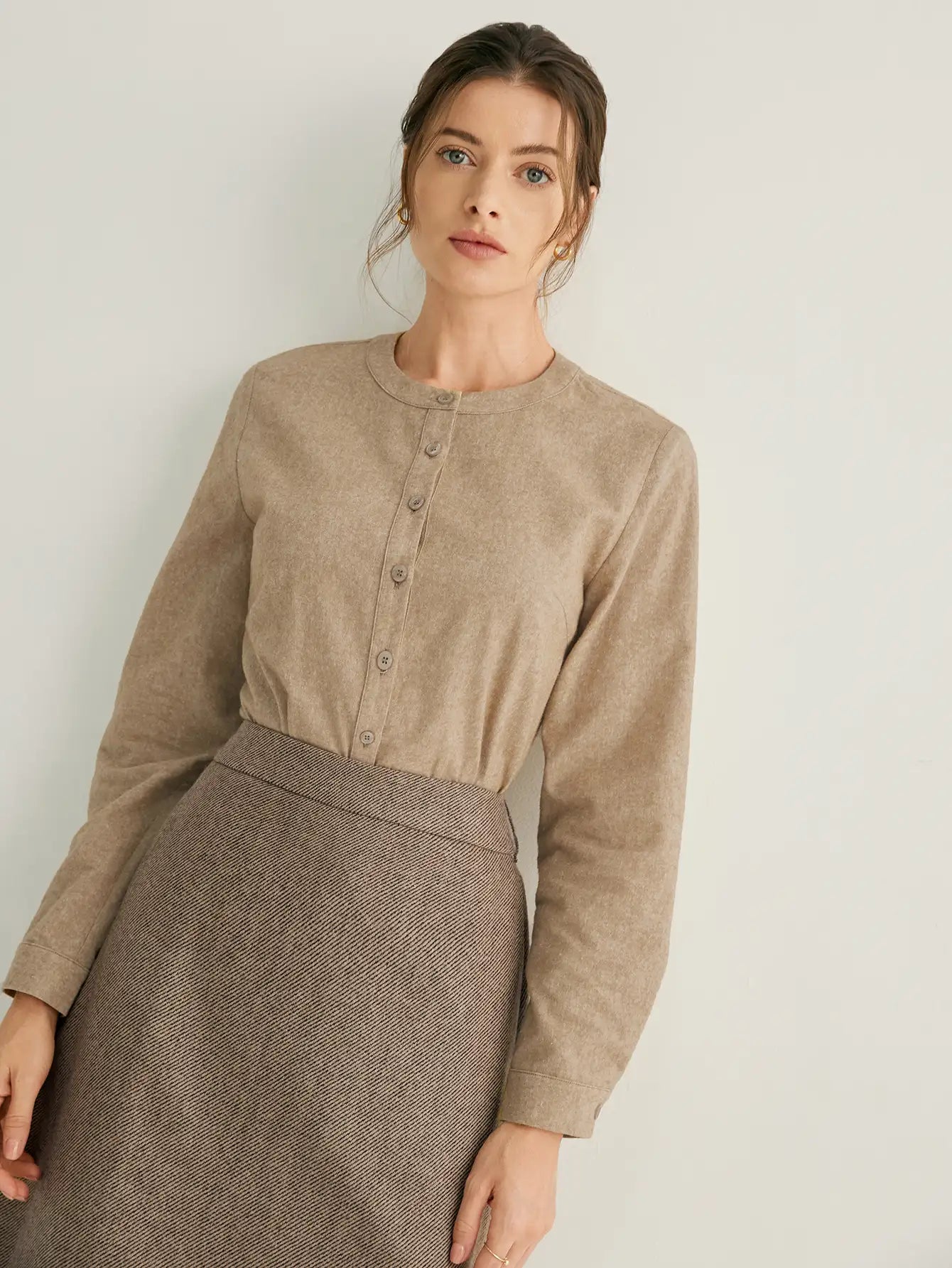 Crew Neck Tailored Fit Retro Brushed Blouse