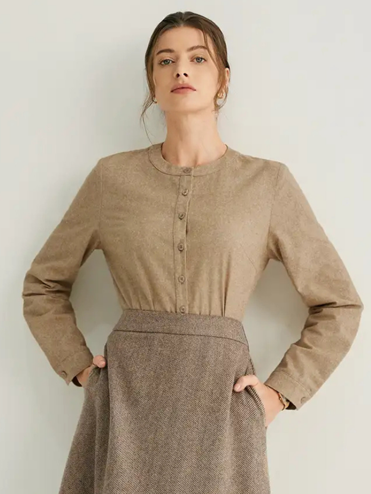 Crew Neck Tailored Fit Retro Brushed Blouse